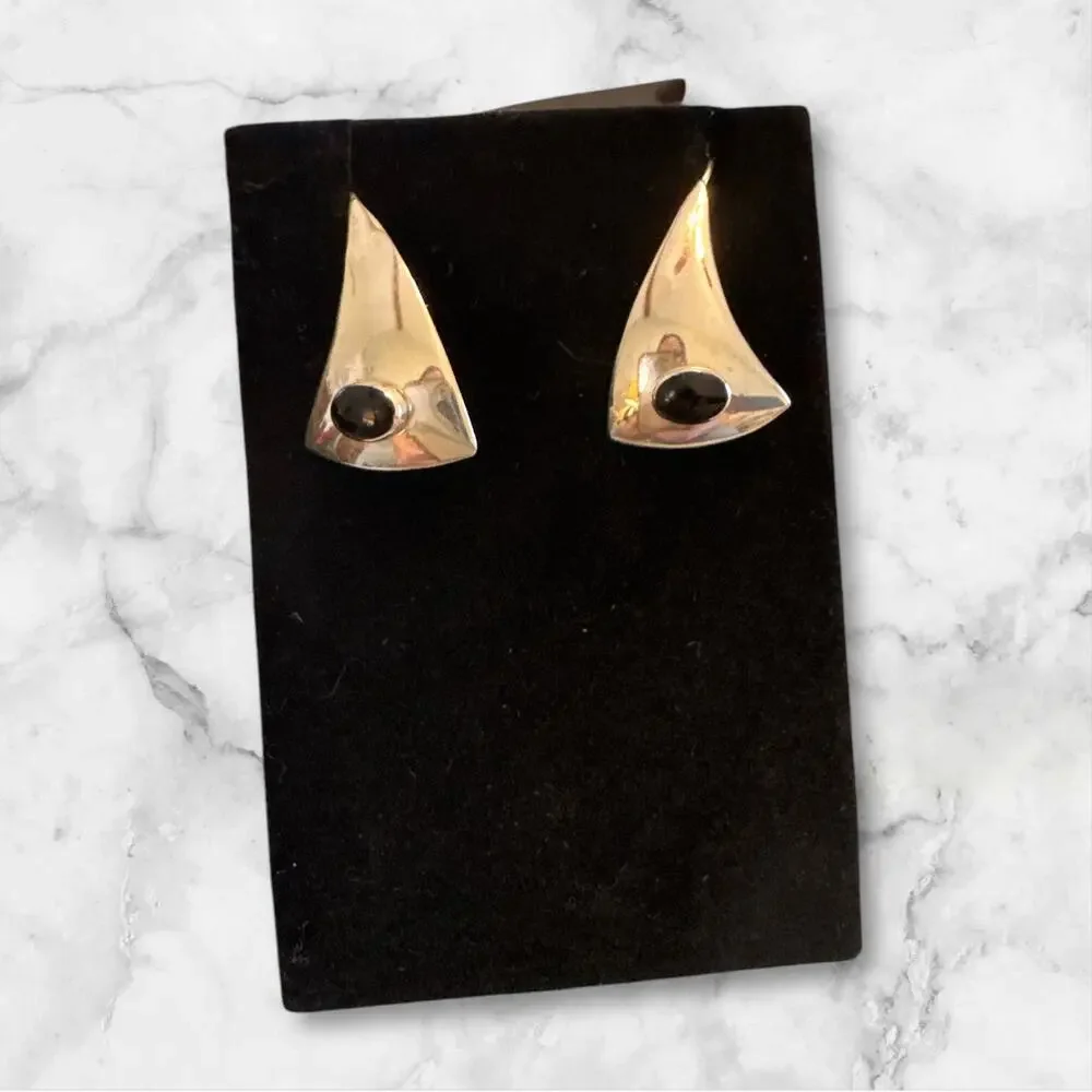 Sterling SIlver and‎ Black Onyx traingle dangle earrings